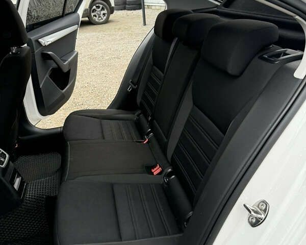 Шкода Октавія, об'ємом двигуна 1.6 л та пробігом 64 тис. км за 15400 $, фото 7 на Automoto.ua