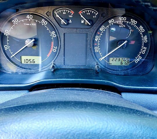 Шкода Октавия, объемом двигателя 1.6 л и пробегом 223 тыс. км за 5000 $, фото 4 на Automoto.ua