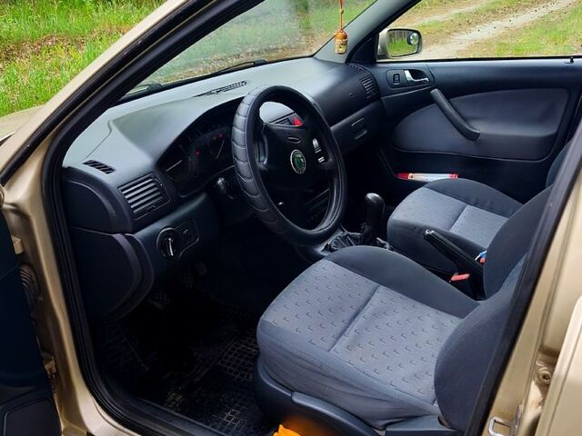 Шкода Октавия 2005 в Гадяче на Automoto.ua Шкода Октавия, объемом двигателя 1.9 л и пробегом 240 тыс. км за 4300 $, фото 4 на Automoto.ua