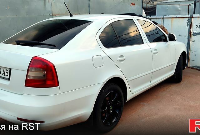 Шкода Октавия 2011 в Глухове на Automoto.ua Шкода Октавия, объемом двигателя 1.6 л и пробегом 316 тыс. км за 7899 $, фото 4 на Automoto.ua