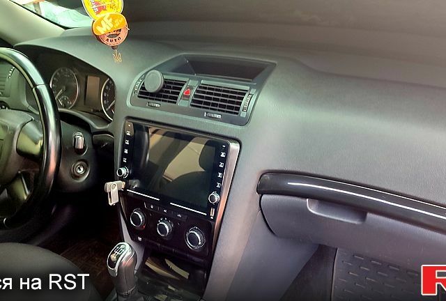 Шкода Октавия 2011 в Глухове на Automoto.ua Шкода Октавия, объемом двигателя 1.6 л и пробегом 316 тыс. км за 7899 $, фото 1 на Automoto.ua