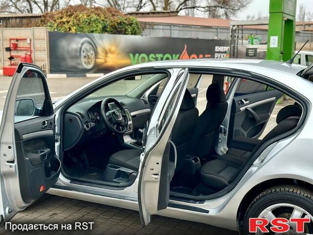 Шкода Октавія, об'ємом двигуна 1.6 л та пробігом 221 тис. км за 7600 $, фото 10 на Automoto.ua