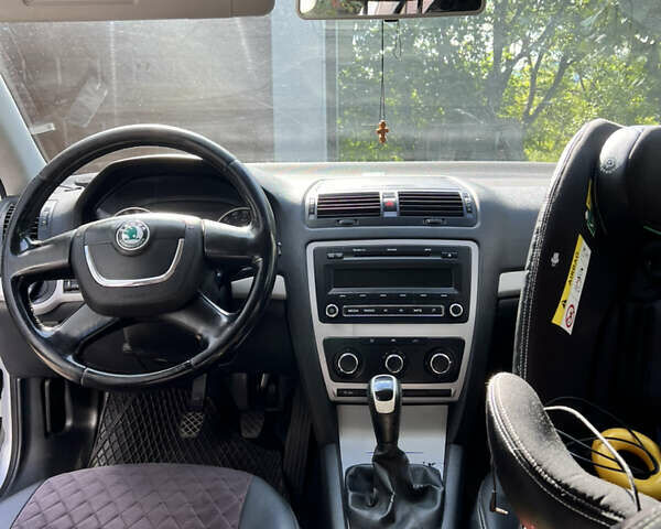 Шкода Октавия, объемом двигателя 2 л и пробегом 203 тыс. км за 8000 $, фото 1 на Automoto.ua