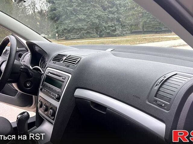 Шкода Октавия, объемом двигателя 18 л и пробегом 95 тыс. км за 9300 $, фото 11 на Automoto.ua