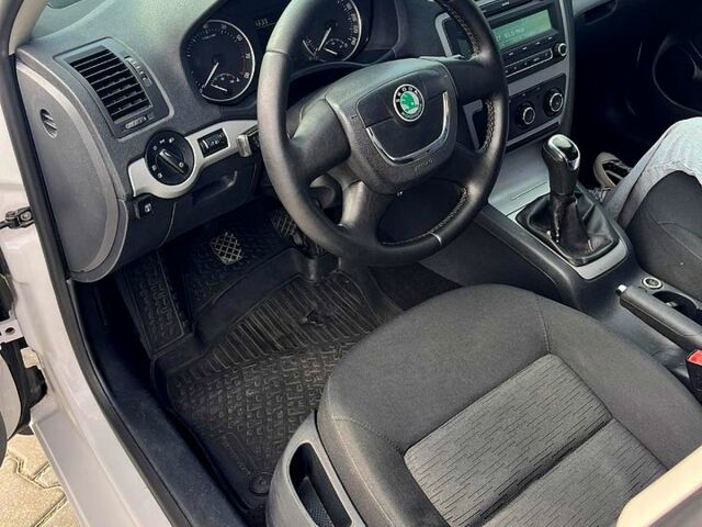 Шкода Октавия 2012 в Николаеве на Automoto.ua Шкода Октавия, объемом двигателя 1.6 л и пробегом 0 тыс. км за 7000 $, фото 6 на Automoto.ua