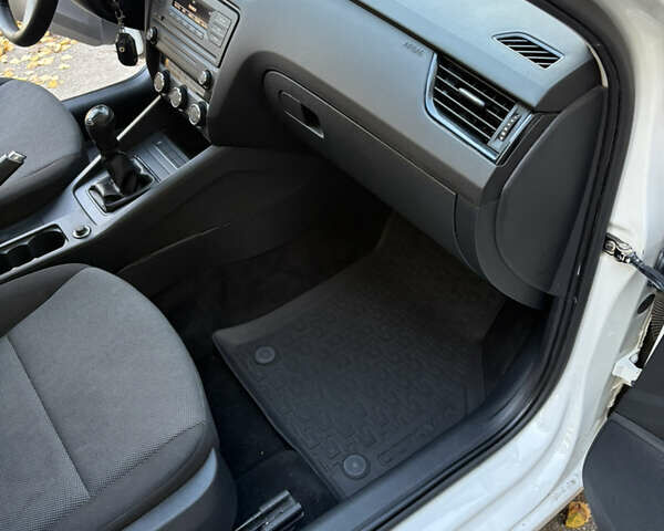 Шкода Октавия 2013 в Харькове на Automoto.ua Шкода Октавия, объемом двигателя 1.2 л и пробегом 116 тыс. км за 7900 $, фото 14 на Automoto.ua