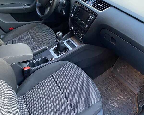 Шкода Октавия, объемом двигателя 1.6 л и пробегом 216 тыс. км за 11000 $, фото 9 на Automoto.ua