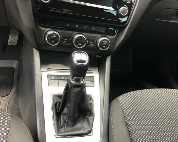 Шкода Октавия, объемом двигателя 1.6 л и пробегом 275 тыс. км за 13200 $, фото 5 на Automoto.ua