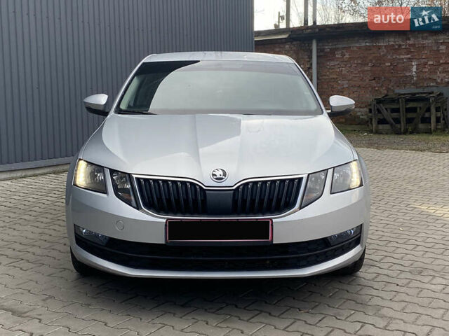 Шкода Октавия, объемом двигателя 1.8 л и пробегом 165 тыс. км за 11000 $, фото 1 на Automoto.ua