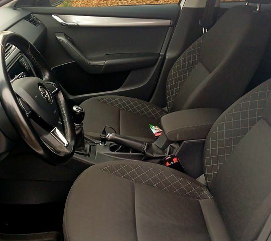 Шкода Октавия, объемом двигателя 1.6 л и пробегом 230 тыс. км за 13500 $, фото 5 на Automoto.ua