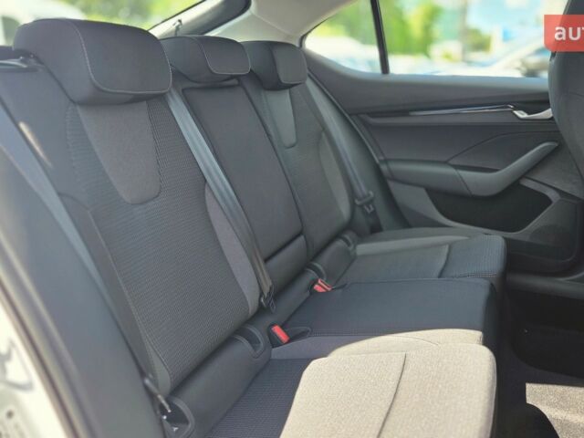 купить новое авто Шкода Октавия 2025 года от официального дилера Віннер Центр Київ Шкода фото