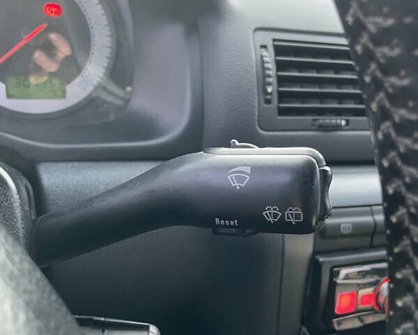 Желтый Шкода Октавия, объемом двигателя 1.78 л и пробегом 308 тыс. км за 4200 $, фото 5 на Automoto.ua