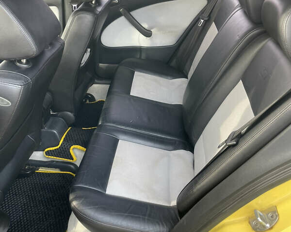 Желтый Шкода Октавия, объемом двигателя 1.78 л и пробегом 308 тыс. км за 4200 $, фото 10 на Automoto.ua