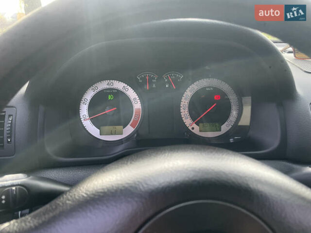 Желтый Шкода Октавия, объемом двигателя 1.78 л и пробегом 308 тыс. км за 4200 $, фото 7 на Automoto.ua