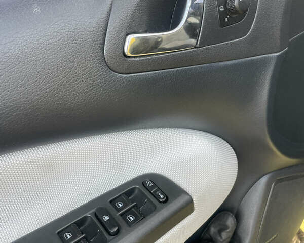 Желтый Шкода Октавия, объемом двигателя 1.78 л и пробегом 308 тыс. км за 4200 $, фото 12 на Automoto.ua