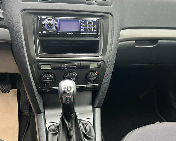 Жовтий Шкода Октавія, об'ємом двигуна 1.6 л та пробігом 213 тис. км за 6450 $, фото 15 на Automoto.ua