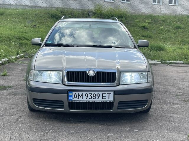 Желтый Шкода Октавия, объемом двигателя 1.6 л и пробегом 247 тыс. км за 5800 $, фото 2 на Automoto.ua