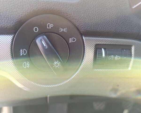 Желтый Шкода Октавия, объемом двигателя 1.6 л и пробегом 226 тыс. км за 6000 $, фото 19 на Automoto.ua