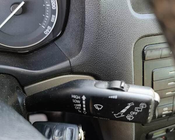 Желтый Шкода Октавия, объемом двигателя 1.6 л и пробегом 226 тыс. км за 6000 $, фото 11 на Automoto.ua