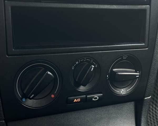 Желтый Шкода Октавия, объемом двигателя 1.6 л и пробегом 247 тыс. км за 5800 $, фото 31 на Automoto.ua