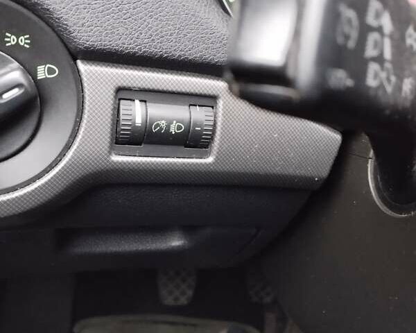 Жовтий Шкода Октавія, об'ємом двигуна 1.6 л та пробігом 231 тис. км за 5800 $, фото 18 на Automoto.ua