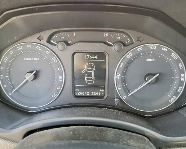 Желтый Шкода Октавия, объемом двигателя 1.6 л и пробегом 226 тыс. км за 6000 $, фото 7 на Automoto.ua