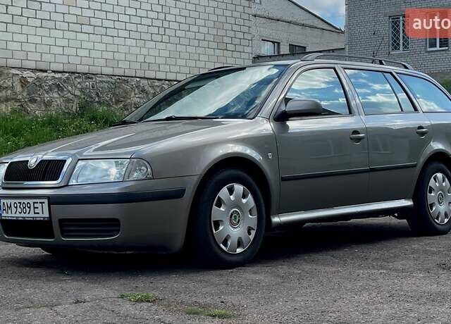 Желтый Шкода Октавия, объемом двигателя 1.6 л и пробегом 247 тыс. км за 5800 $, фото 3 на Automoto.ua