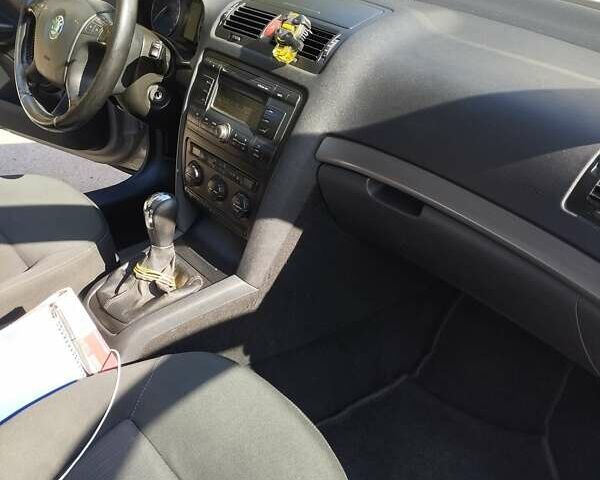 Желтый Шкода Октавия, объемом двигателя 1.6 л и пробегом 230 тыс. км за 5800 $, фото 4 на Automoto.ua