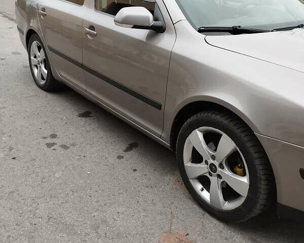 Жовтий Шкода Октавія, об'ємом двигуна 1.6 л та пробігом 231 тис. км за 5800 $, фото 5 на Automoto.ua