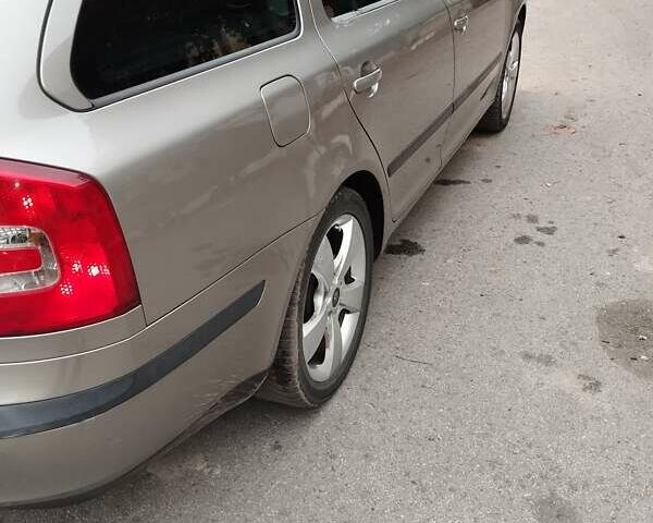 Жовтий Шкода Октавія, об'ємом двигуна 1.6 л та пробігом 231 тис. км за 5800 $, фото 12 на Automoto.ua