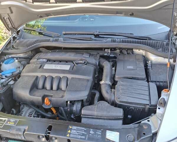 Желтый Шкода Октавия, объемом двигателя 1.6 л и пробегом 235 тыс. км за 8500 $, фото 2 на Automoto.ua