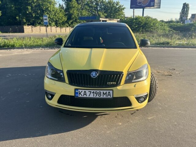 Желтый Шкода Октавия, объемом двигателя 2 л и пробегом 213 тыс. км за 7499 $, фото 1 на Automoto.ua
