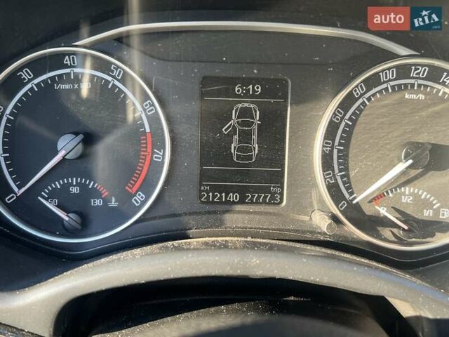 Желтый Шкода Октавия, объемом двигателя 1.98 л и пробегом 212 тыс. км за 7900 $, фото 6 на Automoto.ua