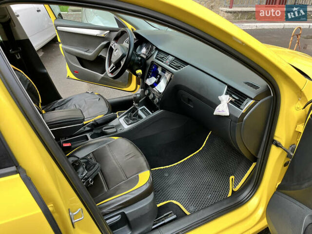 Желтый Шкода Октавия, объемом двигателя 1.6 л и пробегом 254 тыс. км за 8500 $, фото 4 на Automoto.ua