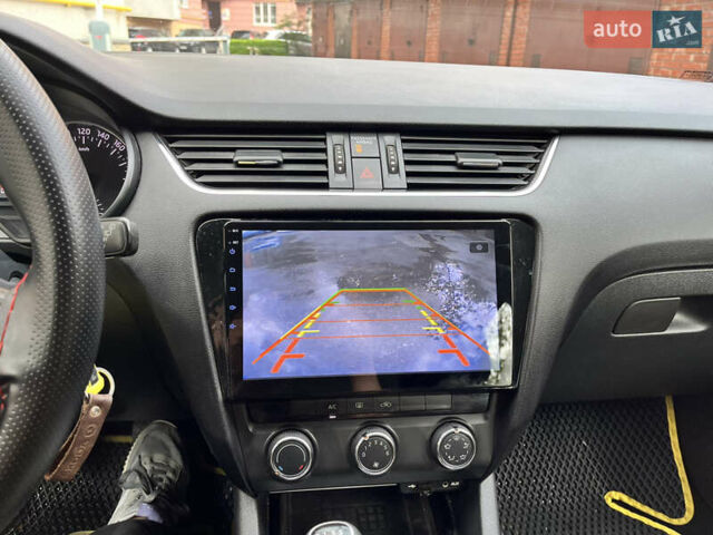 Желтый Шкода Октавия, объемом двигателя 1.6 л и пробегом 254 тыс. км за 8500 $, фото 1 на Automoto.ua