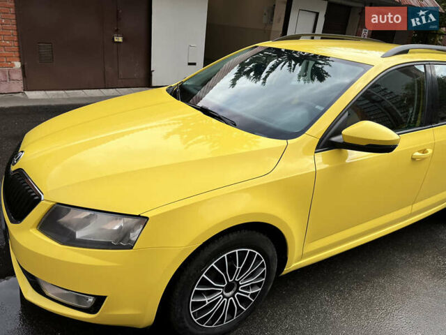 Желтый Шкода Октавия, объемом двигателя 1.6 л и пробегом 254 тыс. км за 8500 $, фото 3 на Automoto.ua