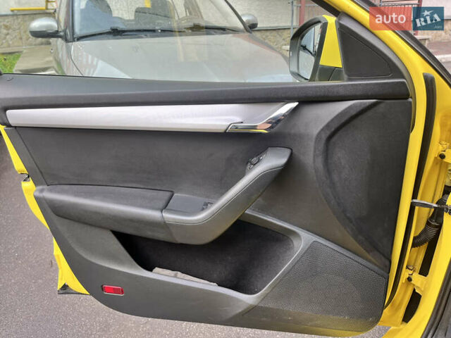 Желтый Шкода Октавия, объемом двигателя 1.6 л и пробегом 254 тыс. км за 8500 $, фото 15 на Automoto.ua