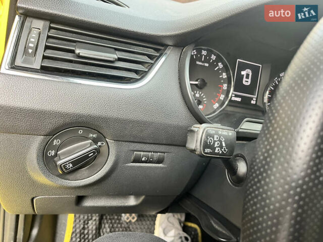 Желтый Шкода Октавия, объемом двигателя 1.6 л и пробегом 254 тыс. км за 8500 $, фото 14 на Automoto.ua