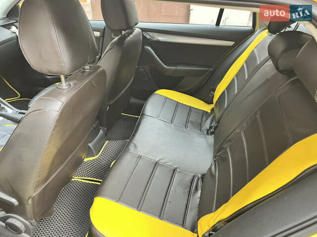 Желтый Шкода Октавия, объемом двигателя 1.6 л и пробегом 254 тыс. км за 8500 $, фото 10 на Automoto.ua