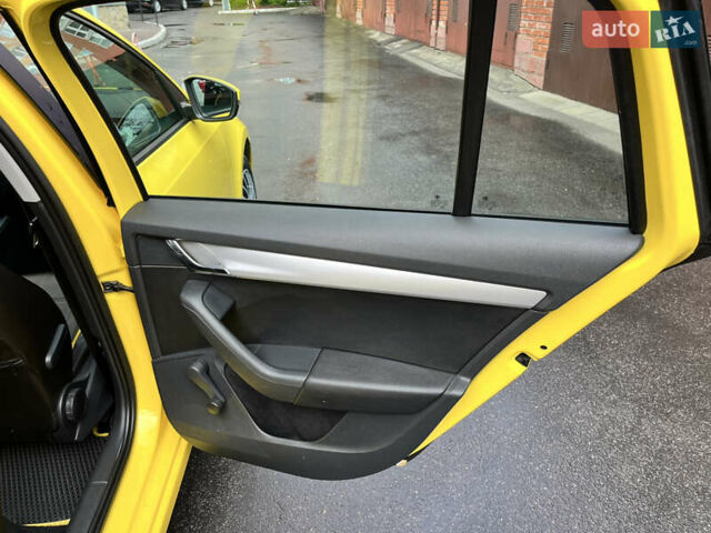 Желтый Шкода Октавия, объемом двигателя 1.6 л и пробегом 254 тыс. км за 8500 $, фото 6 на Automoto.ua