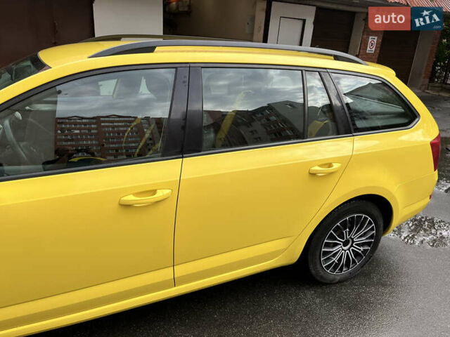 Желтый Шкода Октавия, объемом двигателя 1.6 л и пробегом 254 тыс. км за 8500 $, фото 2 на Automoto.ua