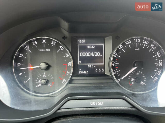 Желтый Шкода Октавия, объемом двигателя 1.6 л и пробегом 254 тыс. км за 8500 $, фото 21 на Automoto.ua