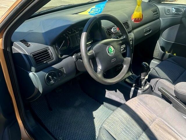 Шкода Октавия 2001 в Киеве на Automoto.ua Желтый Шкода Октавия, объемом двигателя 2 л и пробегом 199 тыс. км за 4300 $, фото 6 на Automoto.ua