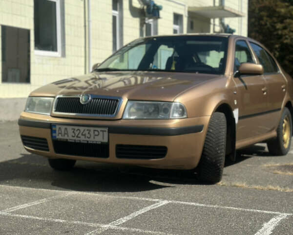 Желтый Шкода Октавия, объемом двигателя 1.98 л и пробегом 220 тыс. км за 4999 $, фото 3 на Automoto.ua