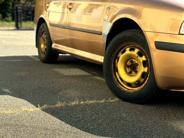 Шкода Октавия 2001 в Киеве на Automoto.ua Желтый Шкода Октавия, объемом двигателя 2 л и пробегом 199 тыс. км за 4300 $, фото 2 на Automoto.ua