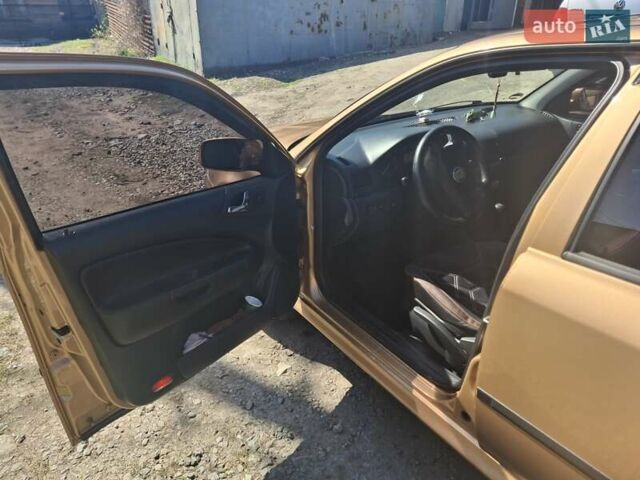 Желтый Шкода Октавия, объемом двигателя 1.98 л и пробегом 149 тыс. км за 5800 $, фото 9 на Automoto.ua