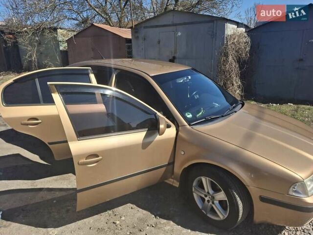 Желтый Шкода Октавия, объемом двигателя 1.98 л и пробегом 149 тыс. км за 5800 $, фото 7 на Automoto.ua