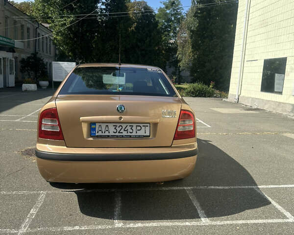 Желтый Шкода Октавия, объемом двигателя 1.98 л и пробегом 220 тыс. км за 4999 $, фото 2 на Automoto.ua