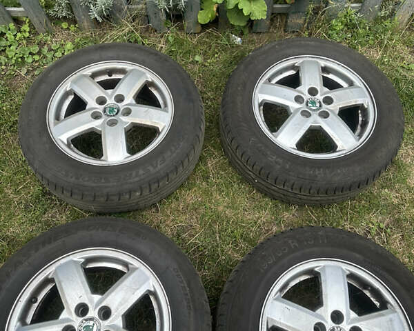 Желтый Шкода Октавия, объемом двигателя 1.98 л и пробегом 220 тыс. км за 4999 $, фото 6 на Automoto.ua