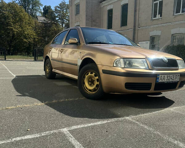 Желтый Шкода Октавия, объемом двигателя 1.98 л и пробегом 220 тыс. км за 4999 $, фото 1 на Automoto.ua
